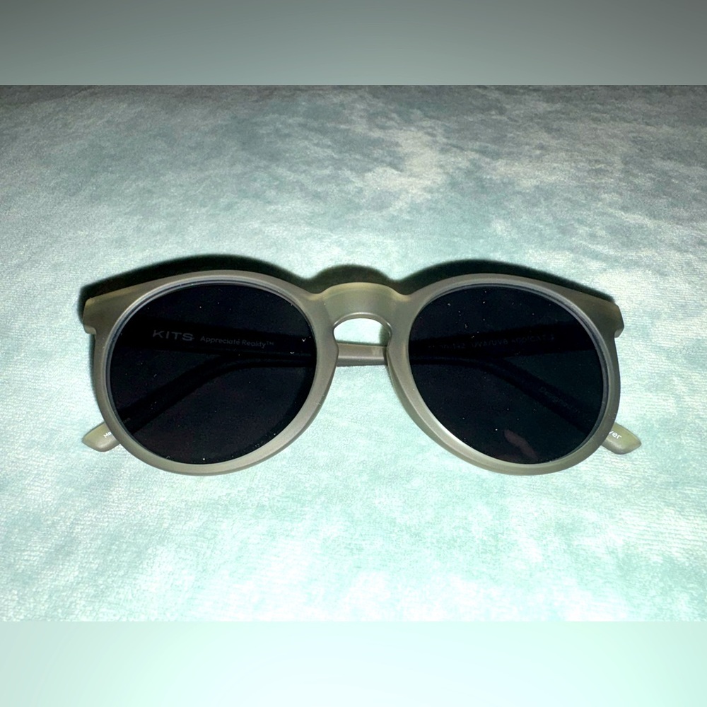 KITS brand round sunglassess greyish color